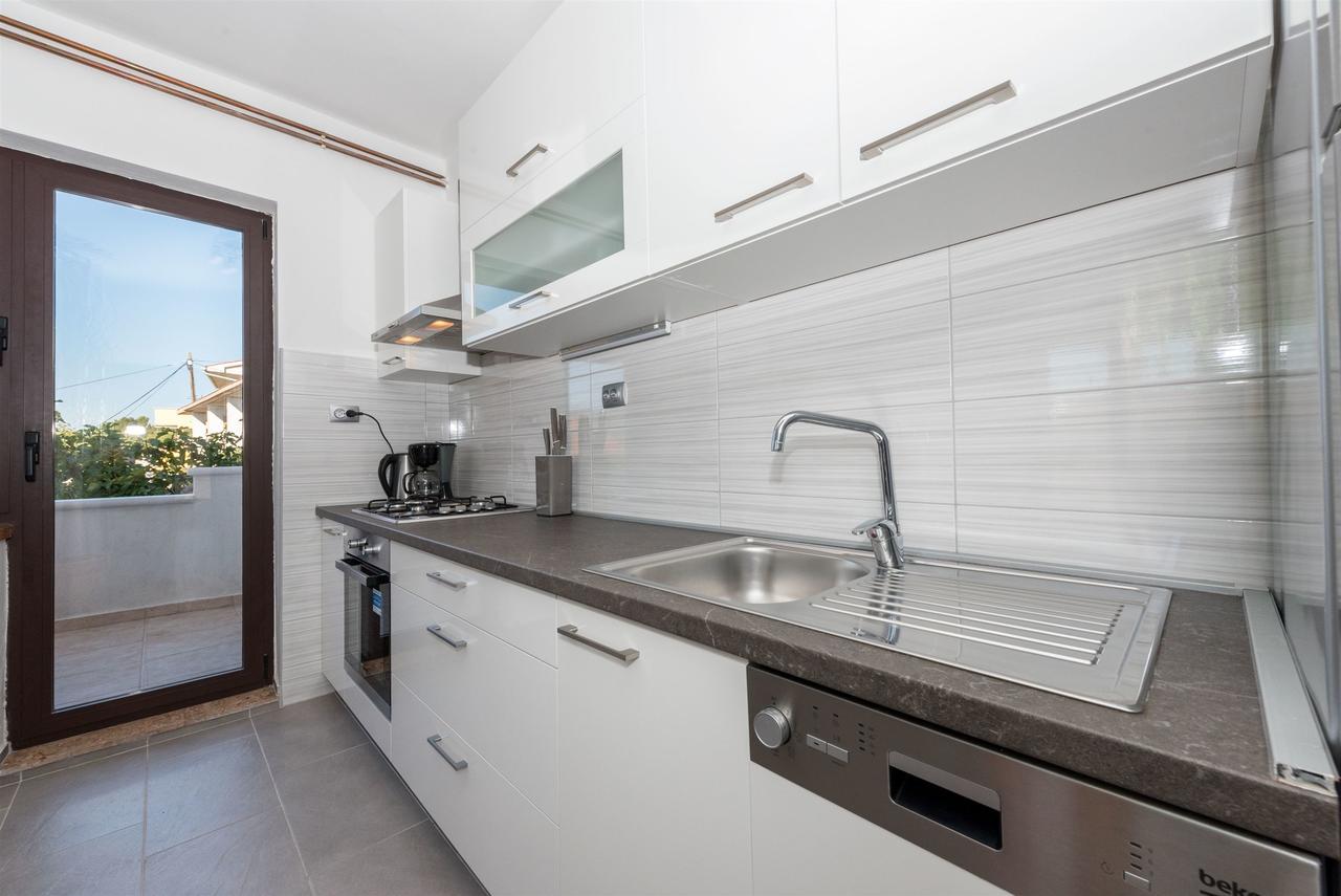 Apartments Snjezana Tisno Extérieur photo