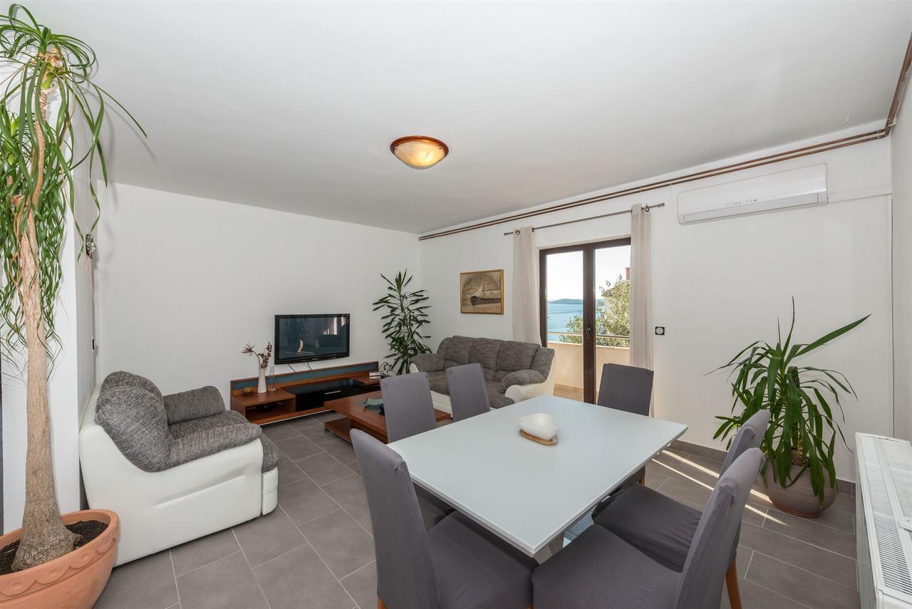 Apartments Snjezana Tisno Extérieur photo